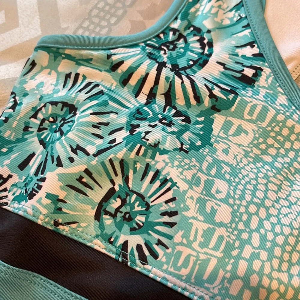 Bolle athletic top with keyhole detail - size XS - NWT